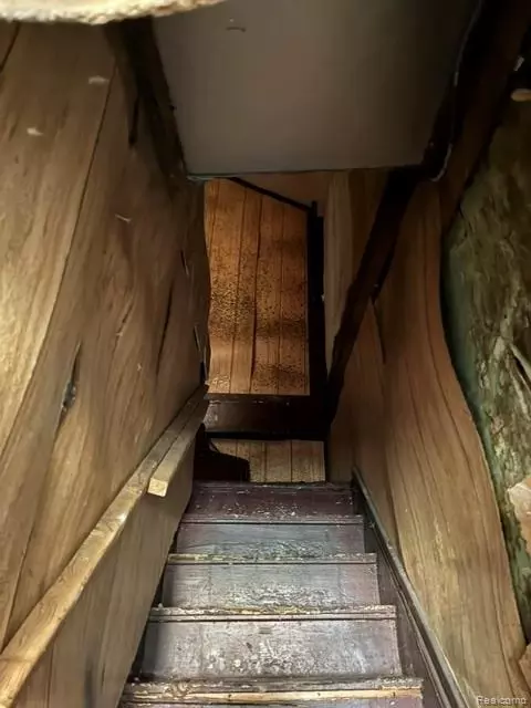 Entry Way - 215 10th St W, Flint, MI 48503 photo 7 of 7