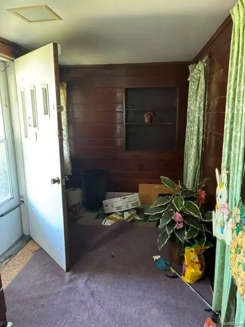Entry Way - 215 10th St W, Flint, MI 48503 photo 1 of 7
