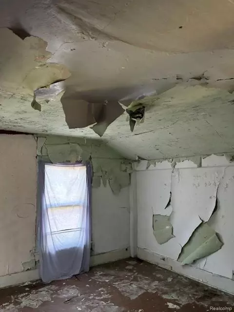 Bedroom - 215 10th St W, Flint, MI 48503 photo 4 of 4