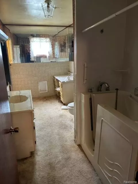 Bath - 215 10th St W, Flint, MI 48503 photo 1 of 5