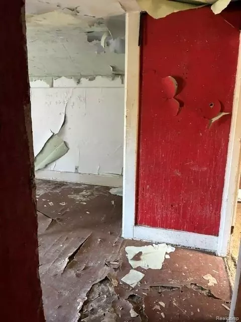 Entry Way - 215 10th St W, Flint, MI 48503 photo 4 of 7