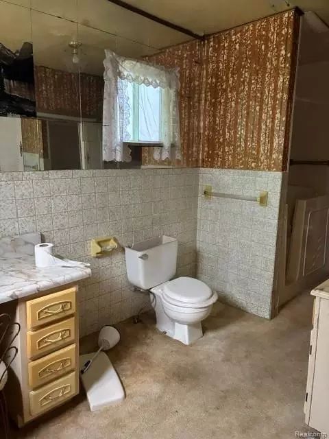Bath - 215 10th St W, Flint, MI 48503 photo 2 of 5