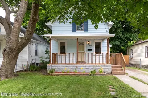 816 Comfort St, Lansing, MI 48915