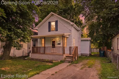 816 Comfort St, Lansing, MI 48915