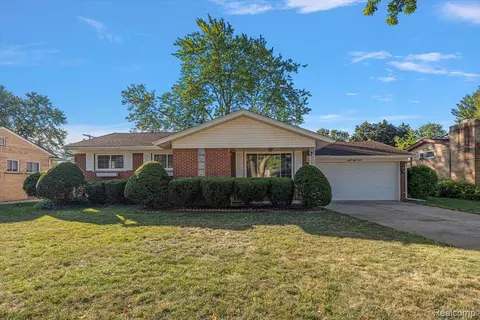 8860 Kidley Dr, Sterling Heights, MI 48314