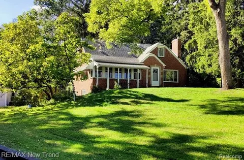 8715 N Wayne Rd, Westland, MI 48185