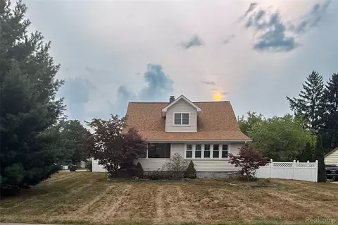 20403 Hugh St, Livonia, MI 48152
