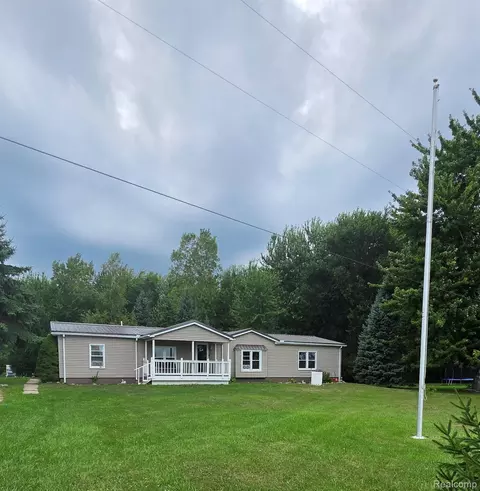 2611 Miller Rd, Berlin, MI 48002