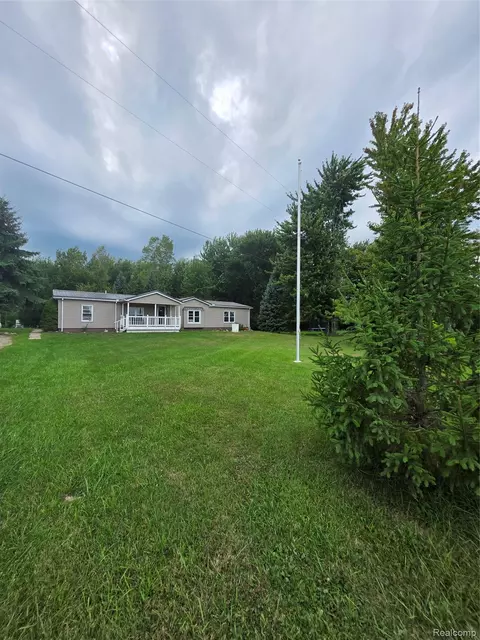 2611 Miller Rd, Berlin, MI 48002