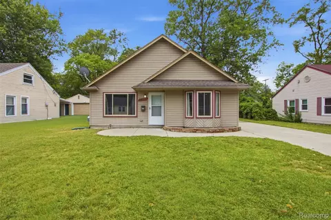 22141 Condon St, Oak Park, MI 48237