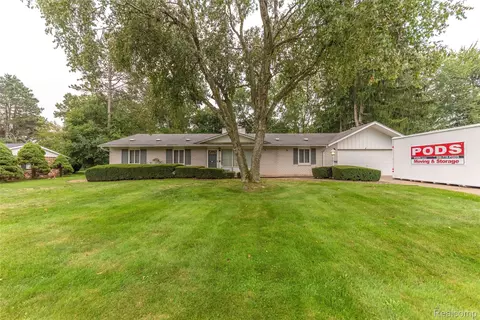 35249 Gary St, Farmington Hills, MI 48331