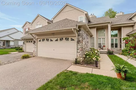 Exterior - 2529 Pine Dr, Wixom, MI 48393 photo 7 of 8