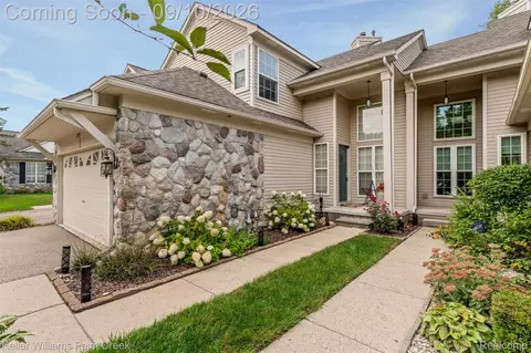 Exterior - 2529 Pine Dr, Wixom, MI 48393 photo 6 of 8