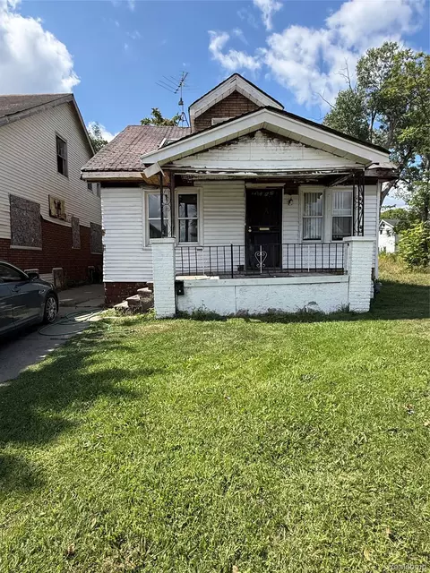 19133 Omira St, Highland Park, MI 48203