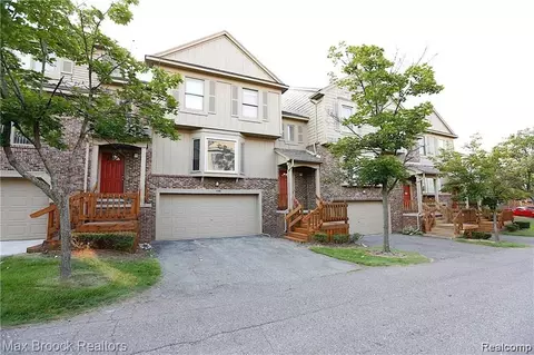 4246 Breckenridge Dr, West Bloomfield, MI 48322