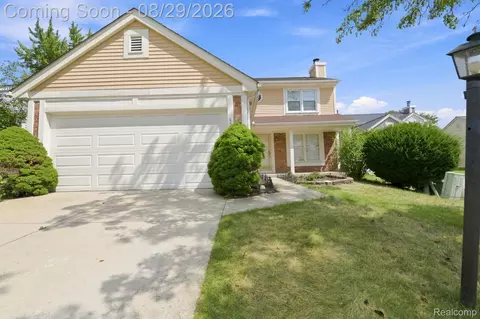 456 Farmridge Ct, Rochester Hills, MI 48307