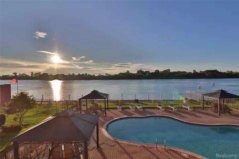 3301 Biddle Ave #2B, Wyandotte, MI 48192