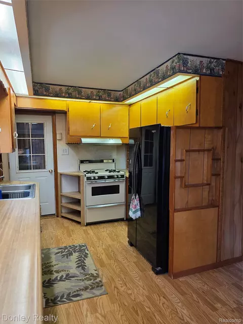 Kitchen - 1611 Van Dyke Rd, Lamotte, MI 48426 photo 2 of 3