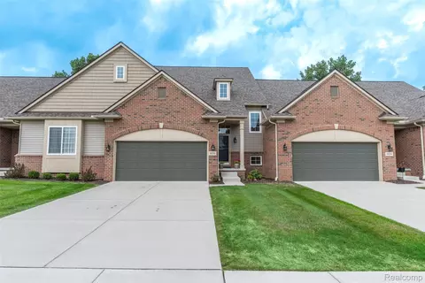 9056 Rhyan Rd, White Lake, MI 48386