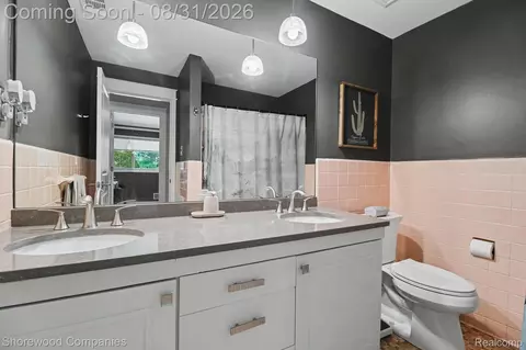 Bath - 3144 Upton Dr, Troy, MI 48084 photo 1 of 3