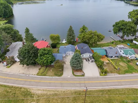 2205 Gray Rd, Oregon, MI 48446