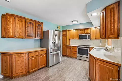 Kitchen - 3981 S State Rd, Shiawassee, MI 48867 photo 1 of 4