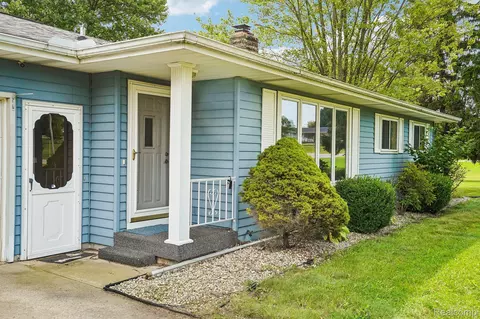 Exterior - 3981 S State Rd, Shiawassee, MI 48867 photo 3 of 4