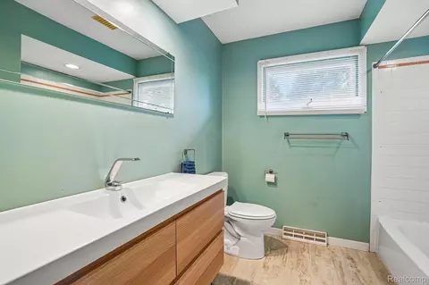 Bath - 3981 S State Rd, Shiawassee, MI 48867 photo 1 of 2