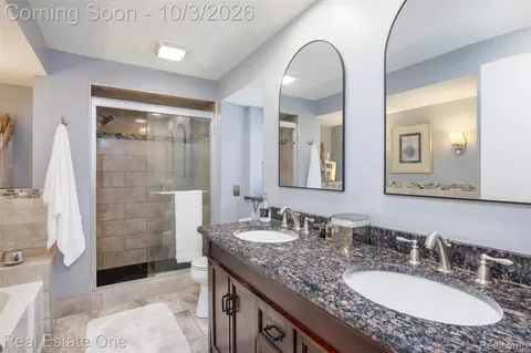 Bath - 2371 Red Maple Dr, Troy, MI 48098 photo 2 of 5