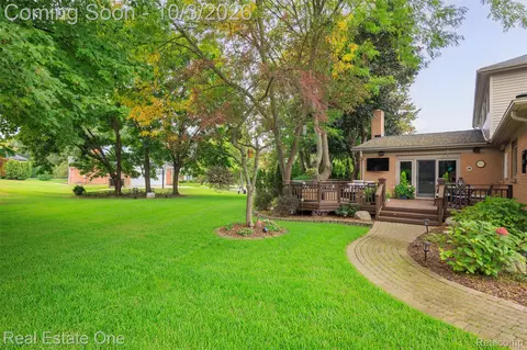 Exterior - 2371 Red Maple Dr, Troy, MI 48098 photo 1 of 7