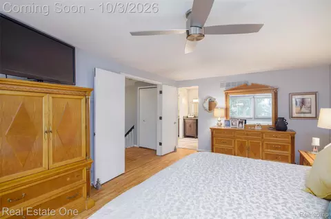 Bedroom - 2371 Red Maple Dr, Troy, MI 48098 photo 2 of 6