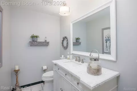Bath - 2371 Red Maple Dr, Troy, MI 48098 photo 1 of 5