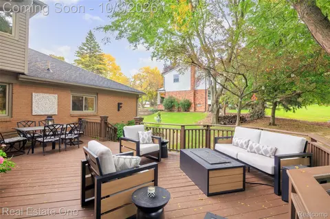 Exterior - 2371 Red Maple Dr, Troy, MI 48098 photo 4 of 7