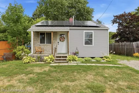 1233 Carman, Burton, MI 48529