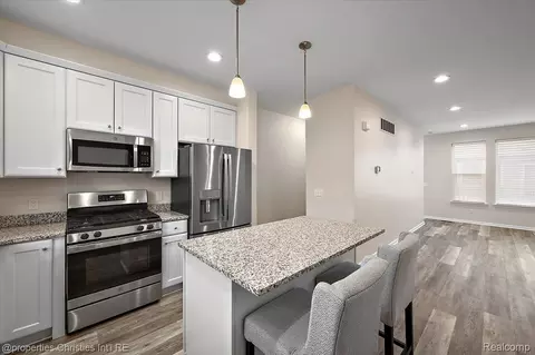 Kitchen - 4953 Treeside Ln, Troy, MI 48098 photo 3 of 3