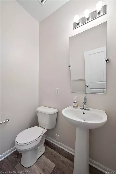 Bath - 4953 Treeside Ln, Troy, MI 48098 photo 1 of 7