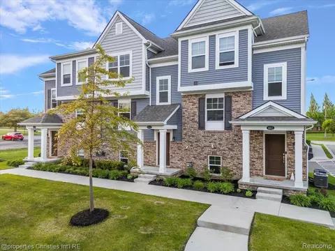 Exterior - 4953 Treeside Ln, Troy, MI 48098 photo 4 of 8