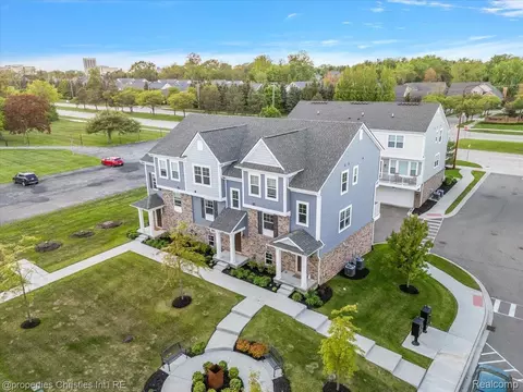 View/Area - 4953 Treeside Ln, Troy, MI 48098 photo 2 of 14