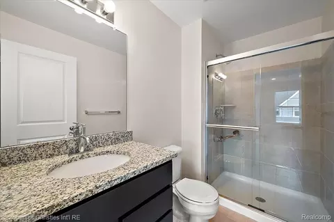 Bath - 4953 Treeside Ln, Troy, MI 48098 photo 2 of 7