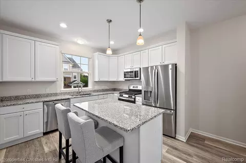 Kitchen - 4953 Treeside Ln, Troy, MI 48098 photo 1 of 3