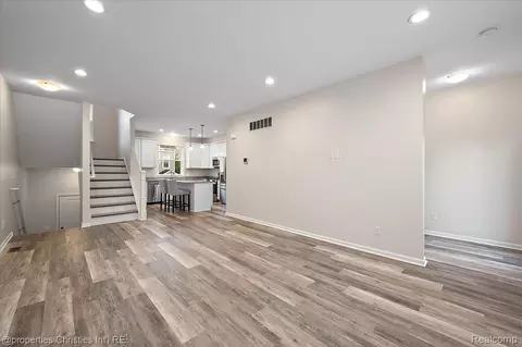 Living - 4953 Treeside Ln, Troy, MI 48098 photo 4 of 4