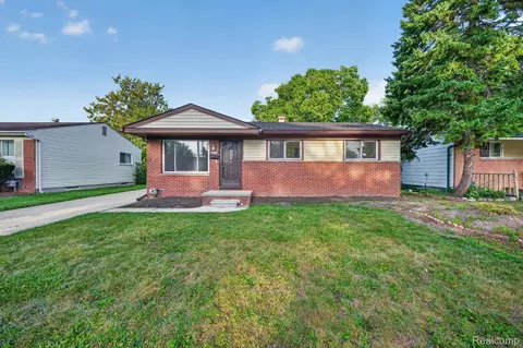 1608 Gloria St, Westland, MI 48186