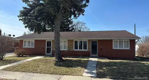 27099 Demrick St, Roseville, MI 48066