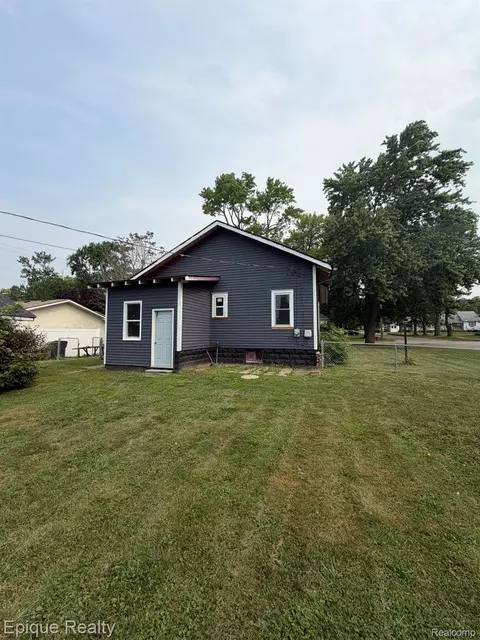 106 Morrell St, Yale, MI 48097