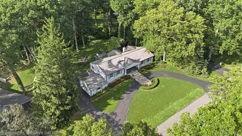 3750 Peabody Dr, Bloomfield Hills, MI 48301