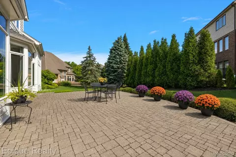 Exterior - 5675 Golf Pointe Dr, Village Of Clarkston, MI 48348 photo 6 of 6