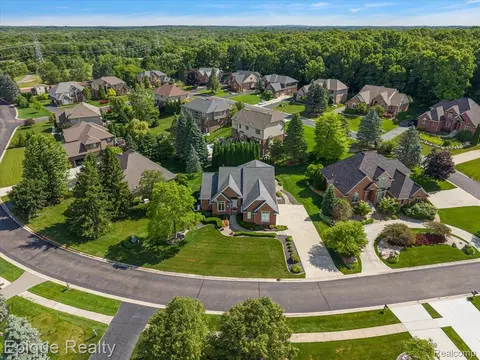 View/Area - 5675 Golf Pointe Dr, Village Of Clarkston, MI 48348 photo 3 of 3