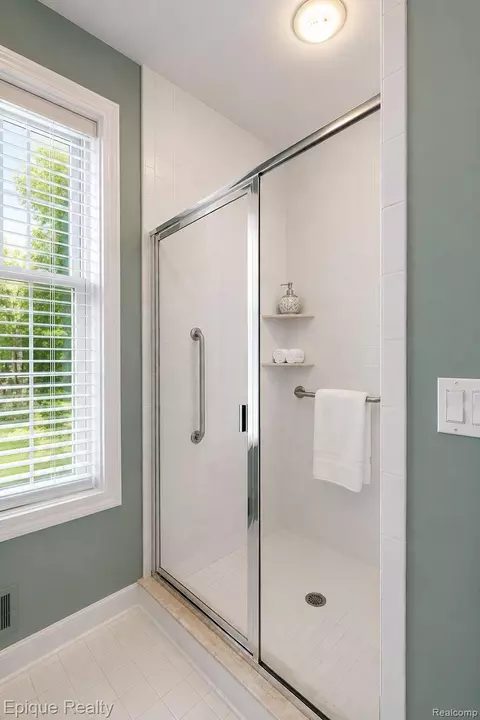 Bath - 5675 Golf Pointe Dr, Village Of Clarkston, MI 48348 photo 3 of 7