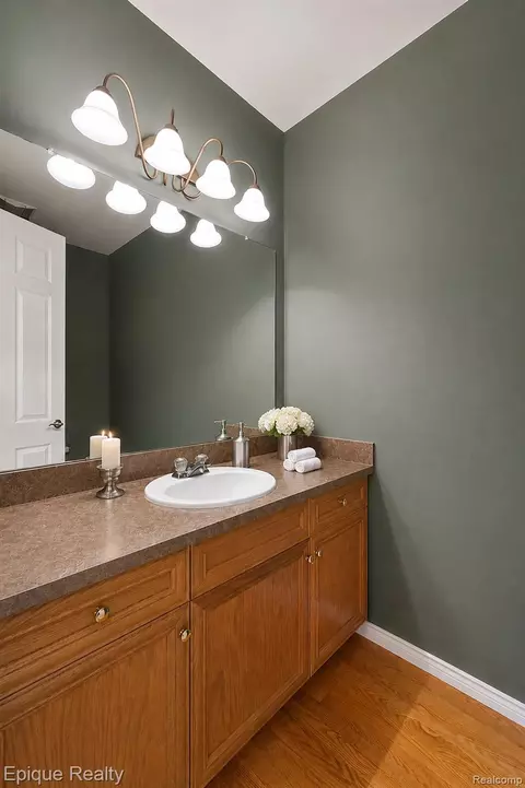 Bath - 5675 Golf Pointe Dr, Village Of Clarkston, MI 48348 photo 5 of 7
