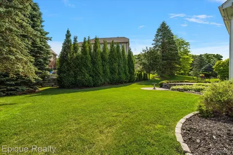 Exterior - 5675 Golf Pointe Dr, Village Of Clarkston, MI 48348 photo 2 of 6